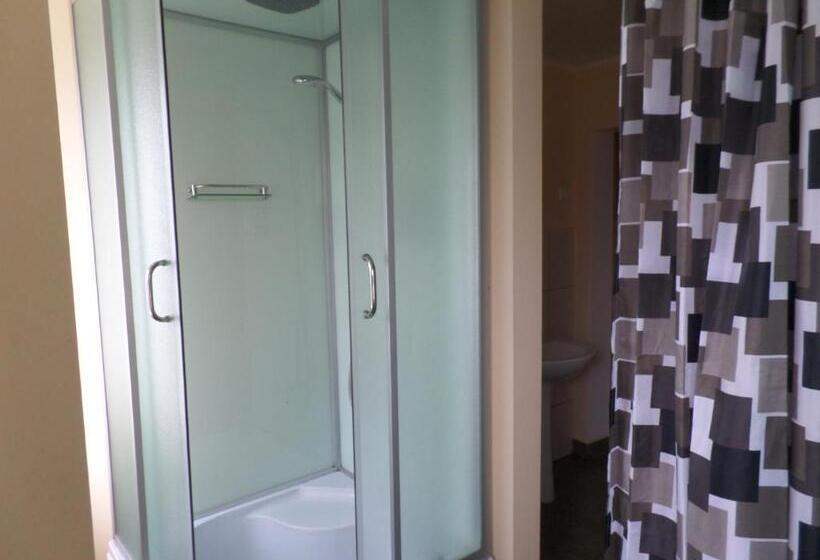 اتاق استاندارد با سرویس بهداشتی مشترک, Telšių