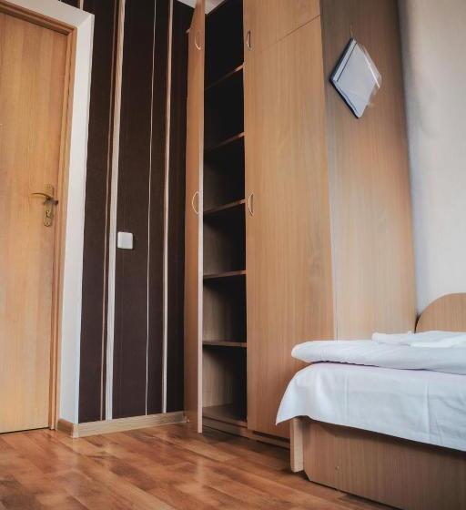 اتاق استاندارد با سرویس بهداشتی مشترک, Telšių