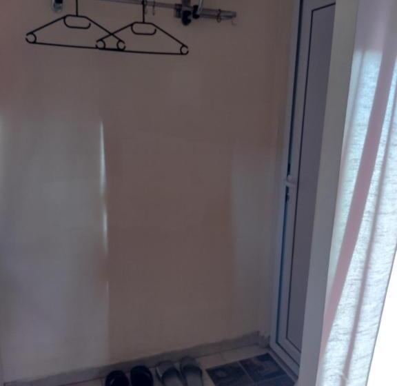 4인용 스탠다드 룸, East Gate Guest Rooms