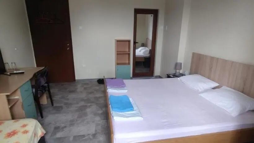 اتاق استاندارد, East Gate Guest Rooms