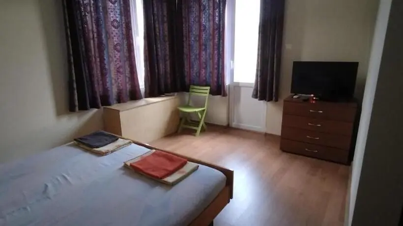 اتاق استاندارد با بالکن, East Gate Guest Rooms