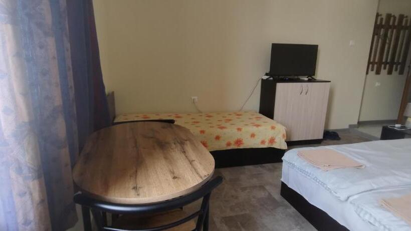 스탠다드 발코니 룸, East Gate Guest Rooms