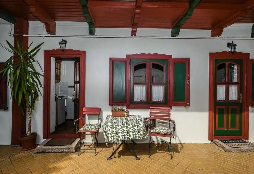 Standard-studio, Garten Vendégház
