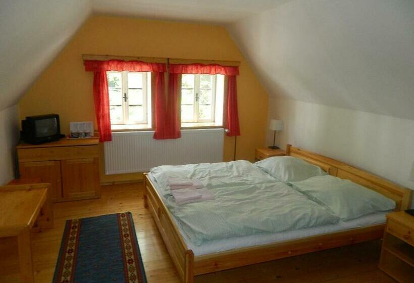 غرفة قياسية ثلاثية, Hospoda Na Peci