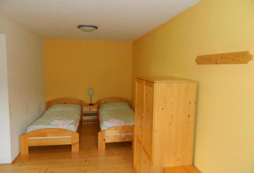 غرفة عادية خماسية, Hospoda Na Peci