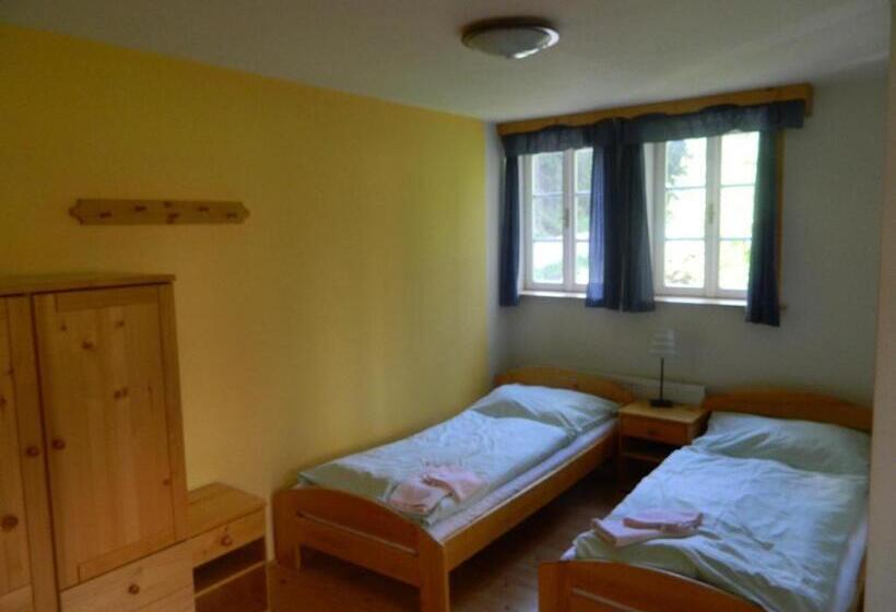 غرفة عادية خماسية, Hospoda Na Peci