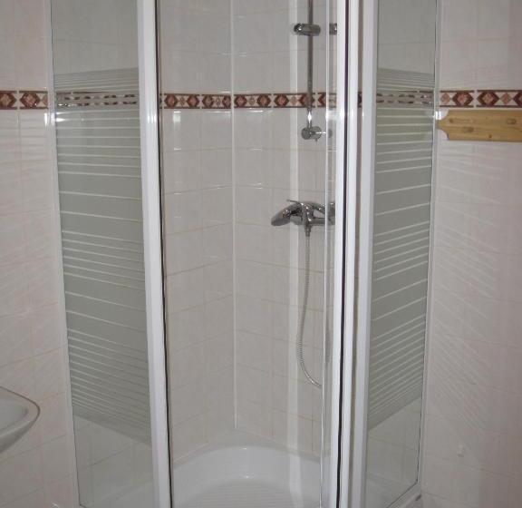 غرفة قياسية رباعية, Hospoda Na Peci