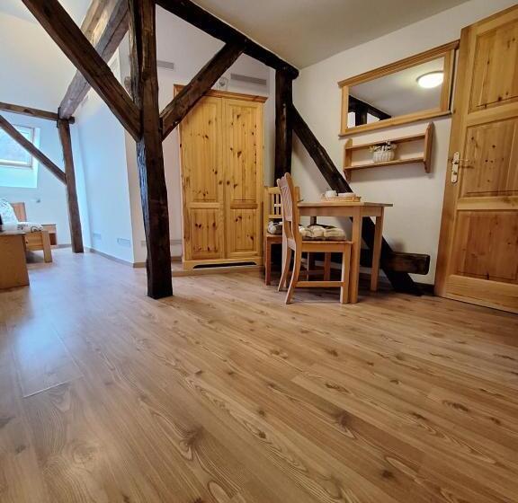 经济房, Penzion V Suchu