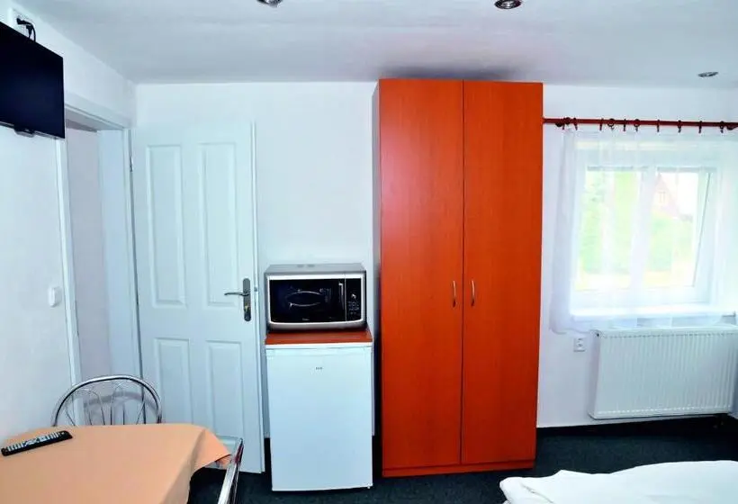 Sviitti 2 Makuuhuonetta, Penzion Ve Vile