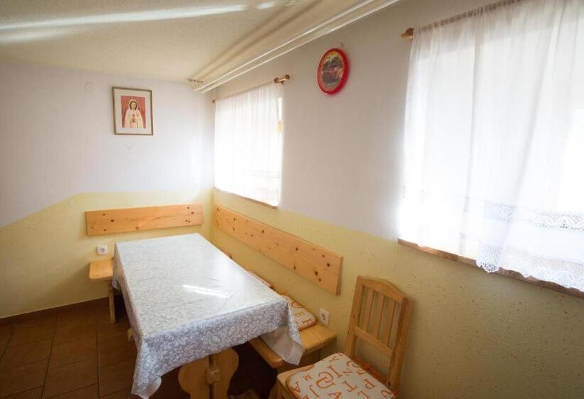 דירה משפחתית 2 חדרי שינה, Rooms And Apartments Jerman