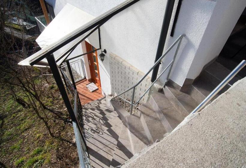 דירת 2 חדרים עם טרסה, Rooms And Apartments Jerman