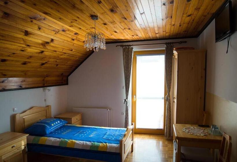 חדר סטנדרט עם מרפסת, Rooms And Apartments Jerman