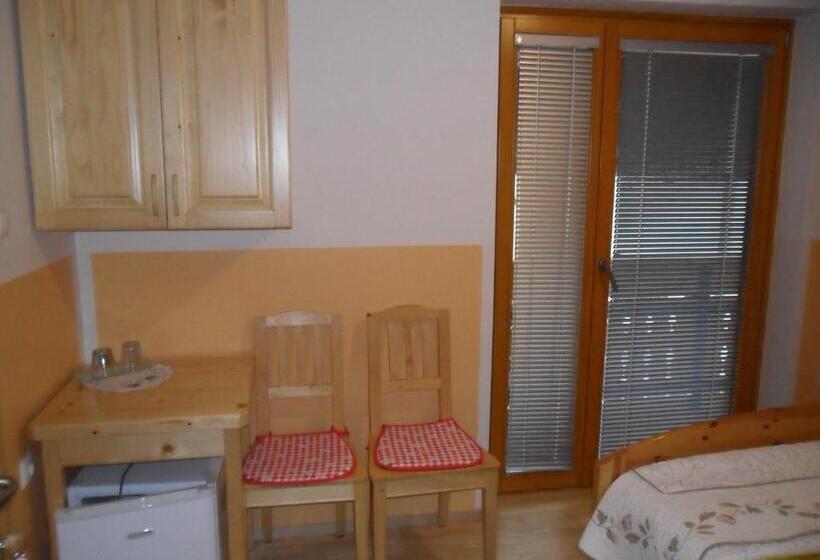 חדר סטנדרט עם מרפסת, Rooms And Apartments Jerman