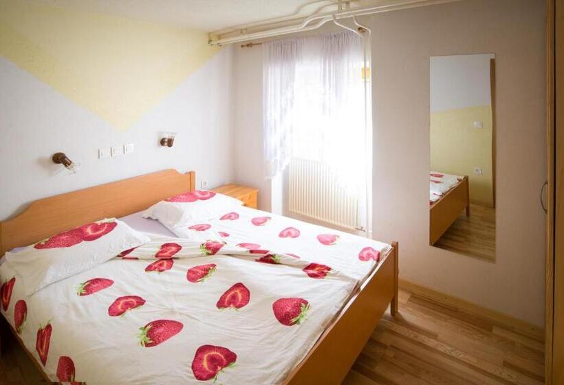 דירה משפחתית 2 חדרי שינה, Rooms And Apartments Jerman