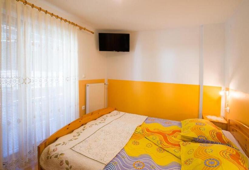 חדר סטנדרט עם מרפסת, Rooms And Apartments Jerman