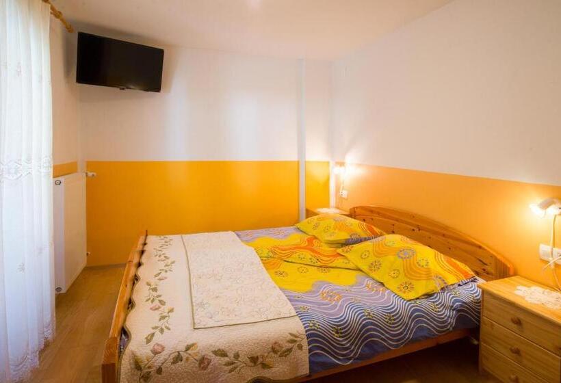 חדר סטנדרט עם מרפסת, Rooms And Apartments Jerman