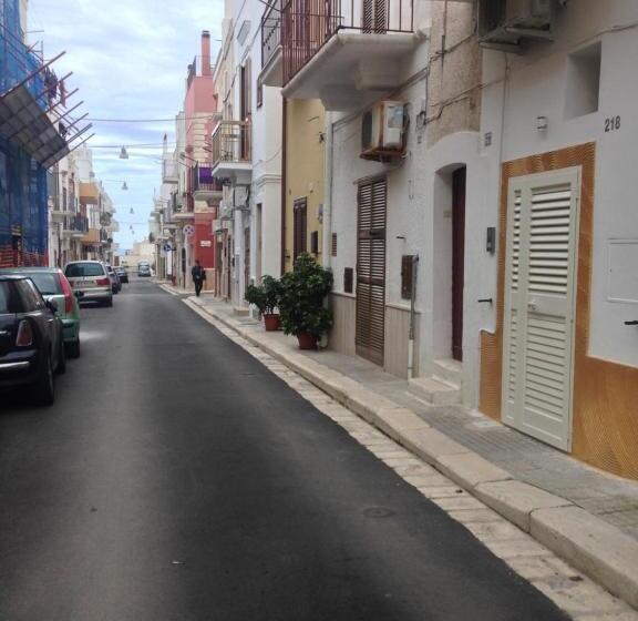 1 Szobás Ház, Via Roma 224