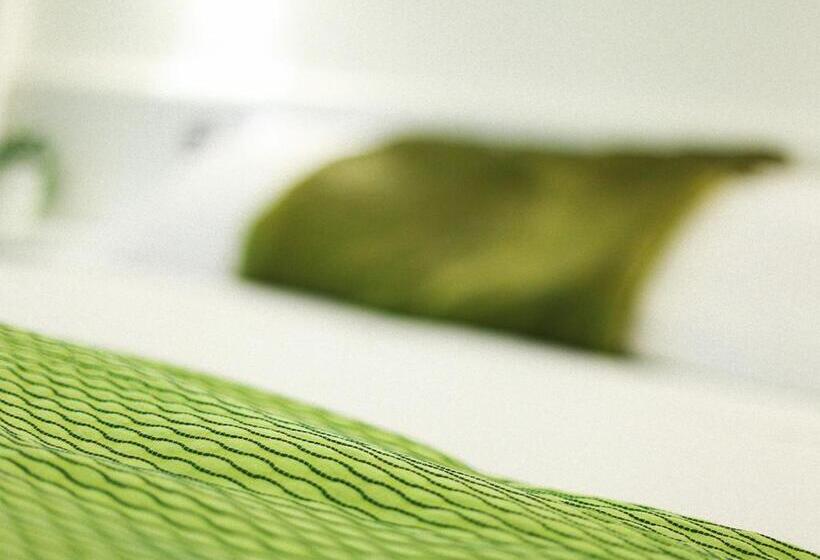 غرفة قياسية, Vico Cavour