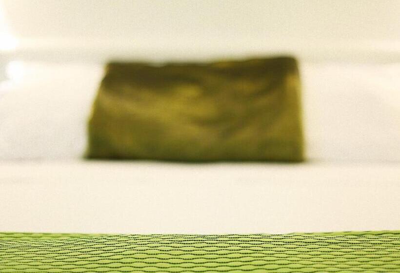 غرفة قياسية, Vico Cavour