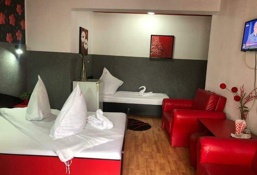 חדר סטנדרט לשלושה עם מרפסת, Pensiunea Carina