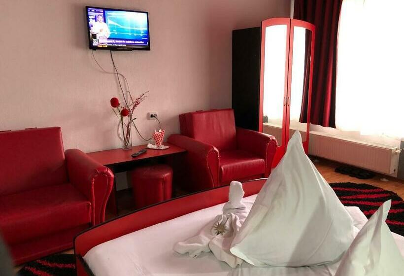 חדר סטנדרט לשלושה עם מרפסת, Pensiunea Carina