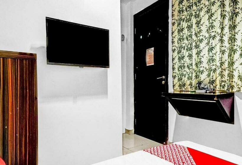 Номер Стандарт, Oyo 90692 Point Hostel