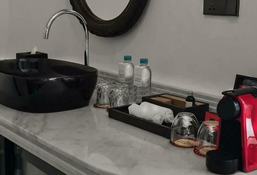 Стандартный Номер Кровать Кинг, The Orient Jakarta, A Royal Hideaway