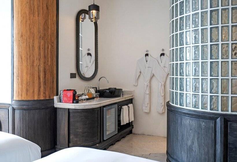 Номер Deluxe, The Orient Jakarta, A Royal Hideaway