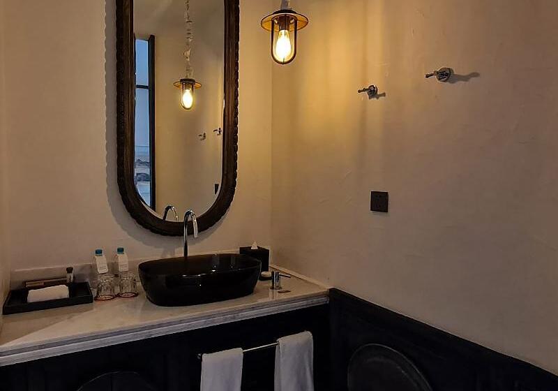 Номер Deluxe, The Orient Jakarta, A Royal Hideaway