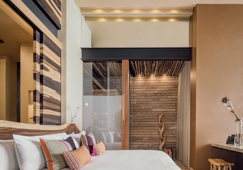 Номер Superior, The Orient Jakarta, A Royal Hideaway