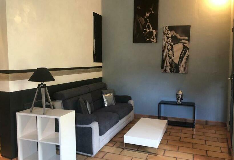 プールビュースイート, Restaurant Et Chambres D Hôtes La Ferme De Cornadel