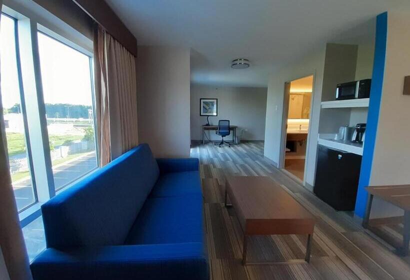 سوییت جونیور اجرایی, Holiday Inn Express Trincity, An Ihg