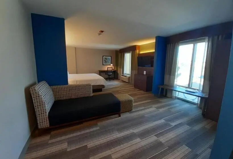 سوئیت برای معلولان, Holiday Inn Express Trincity, An Ihg