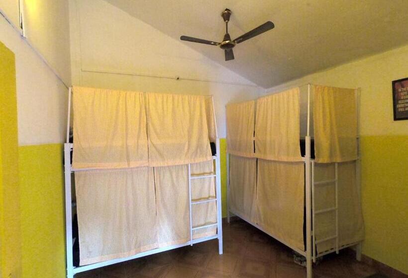 מיטה בחדר משותף, Whoopers Hostel Palolem