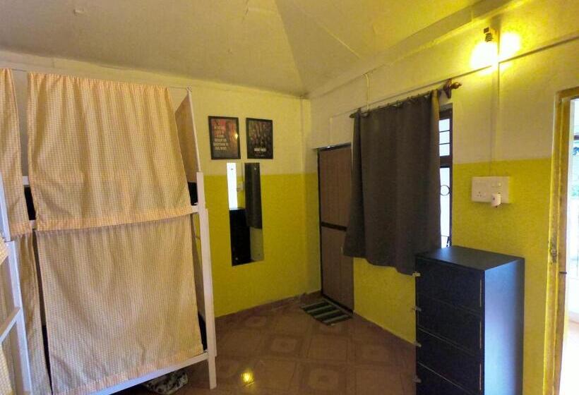 Кровать в Общей Комнате, Whoopers Hostel Palolem