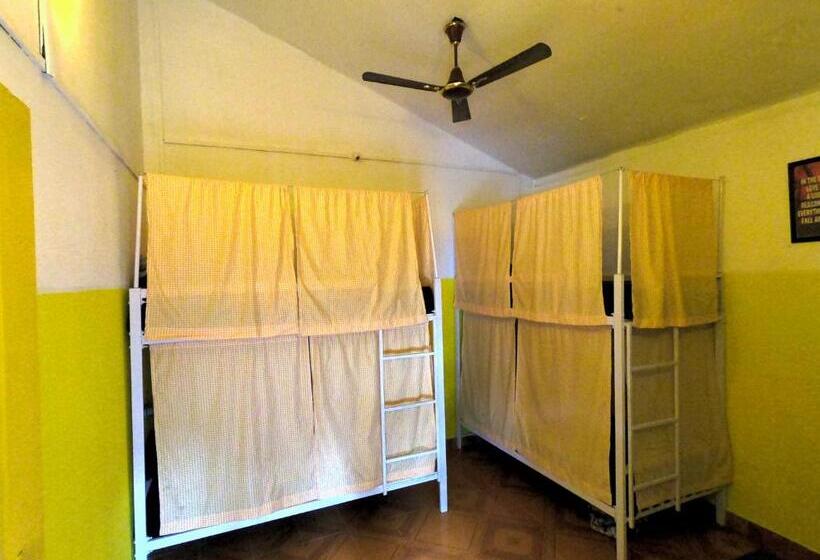 מיטה בחדר משותף, Whoopers Hostel Palolem