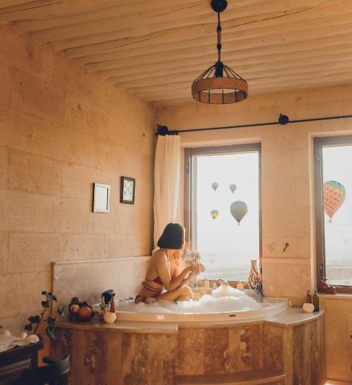 اتاق استاندارد با وان آب گرم, Peristyle Cave Cappadocia  Special Class
