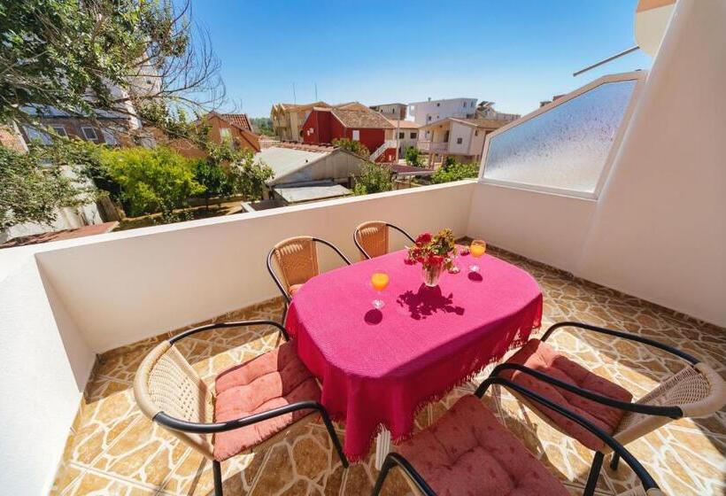آپارتمان دوبلکس 1 خوابه, Guest House Edita