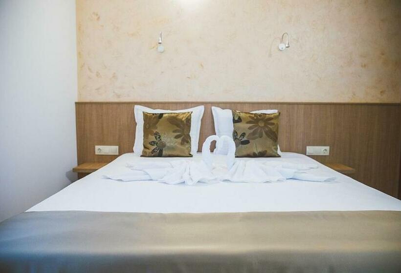 غرفة قياسية ثلاثية, стаи за гост хит хаус и спа