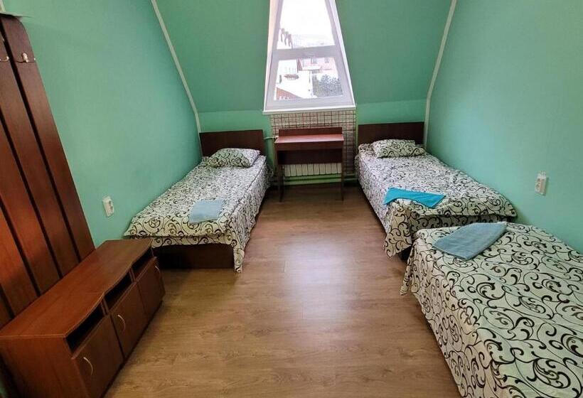 Economy Triple Room, база відпочинку тростян