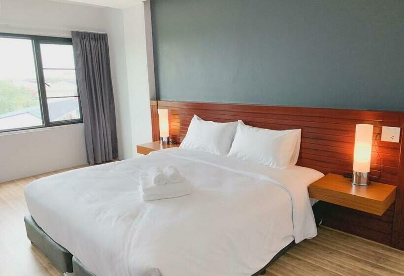 غرفة قياسية سرير كينج, Mtrio Hotel Korat