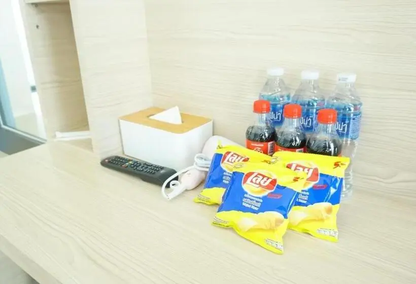 اتاق استاندارد سه تخته با بالکن, Mtrio Hotel Korat