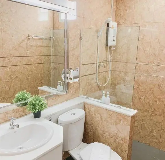 اتاق استاندارد سه تخته با بالکن, Mtrio Hotel Korat