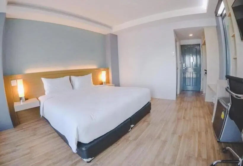 اتاق استاندارد سه تخته با بالکن, Mtrio Hotel Korat