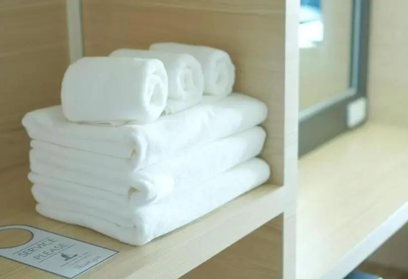 اتاق استاندارد سه تخته با بالکن, Mtrio Hotel Korat
