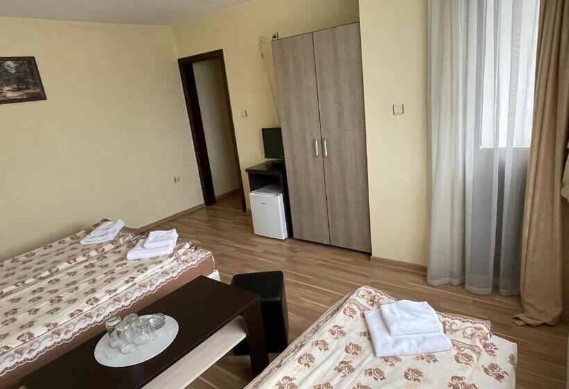 スタンダードトリプルルーム, къща за гости александра