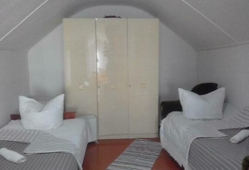 اتاق چهار تخته با دستشویی مشترک, гостьовий дім у почаєві