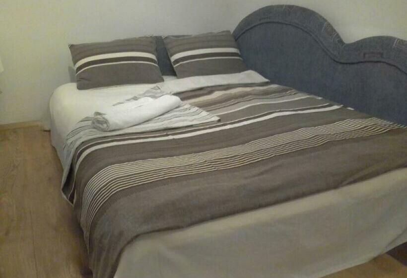 اتاق چهار تخته با دستشویی مشترک, гостьовий дім у почаєві