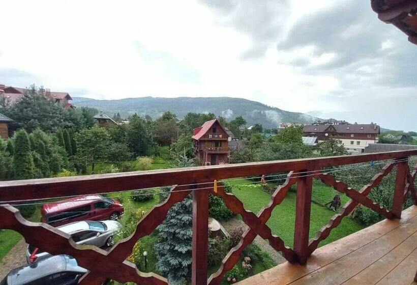 3 Bett Economy Zimmer, у тараса і лесі