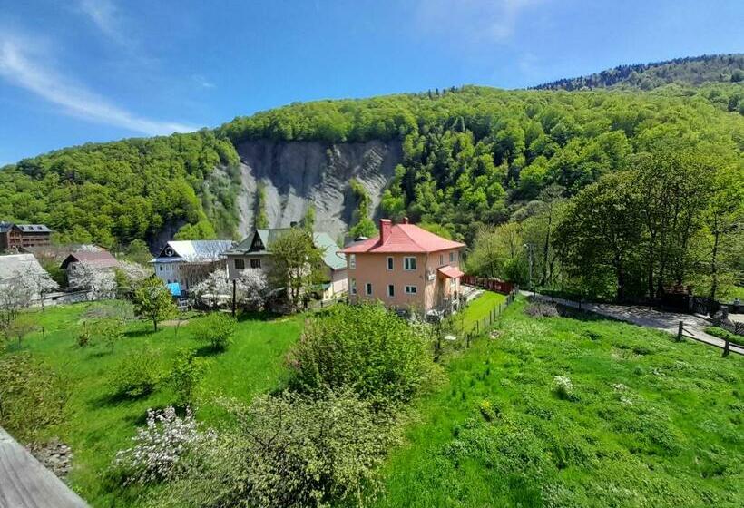 Familienzimmer, Bergblick, у тараса і лесі